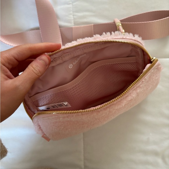 Lululemon Sherpa Belt Bag Pink - Picture 2 of 2